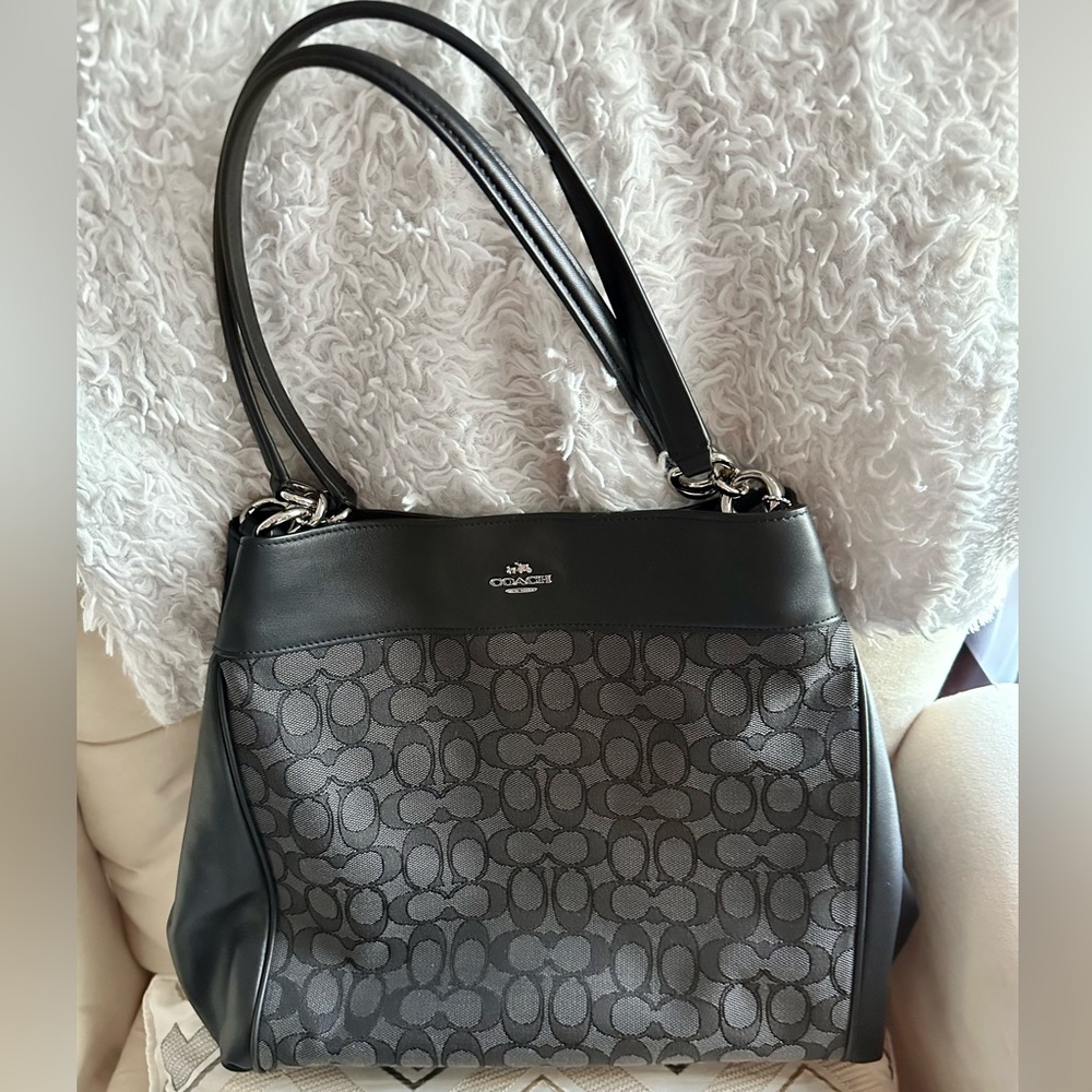NWOT Coach Hallie Shoulder Bag In Signature Canvas Gray/Black
